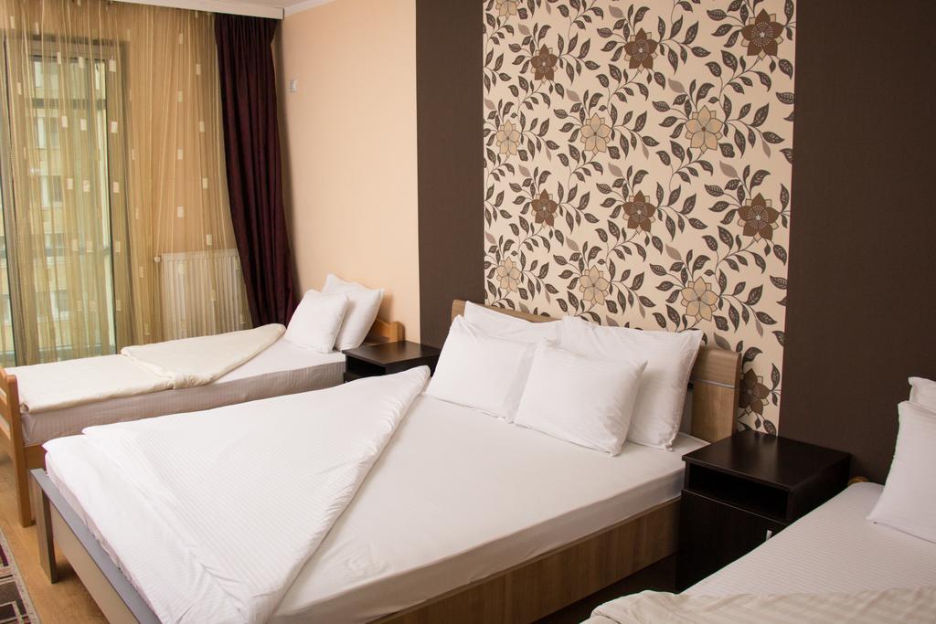 Garni Hotel Rile Men นิส ห้อง รูปภาพ