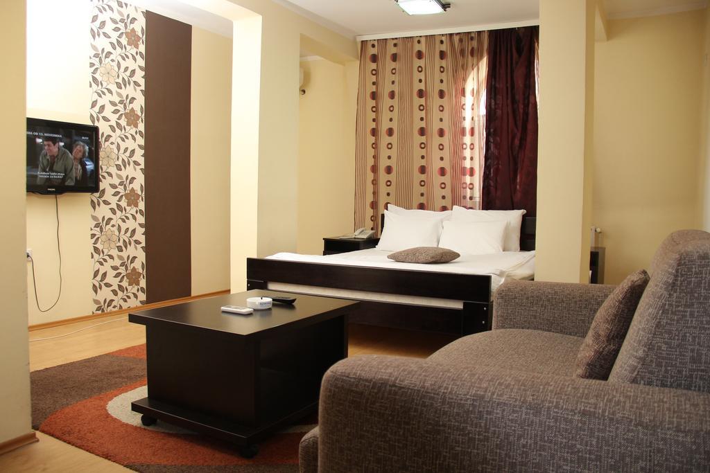 Garni Hotel Rile Men นิส ห้อง รูปภาพ