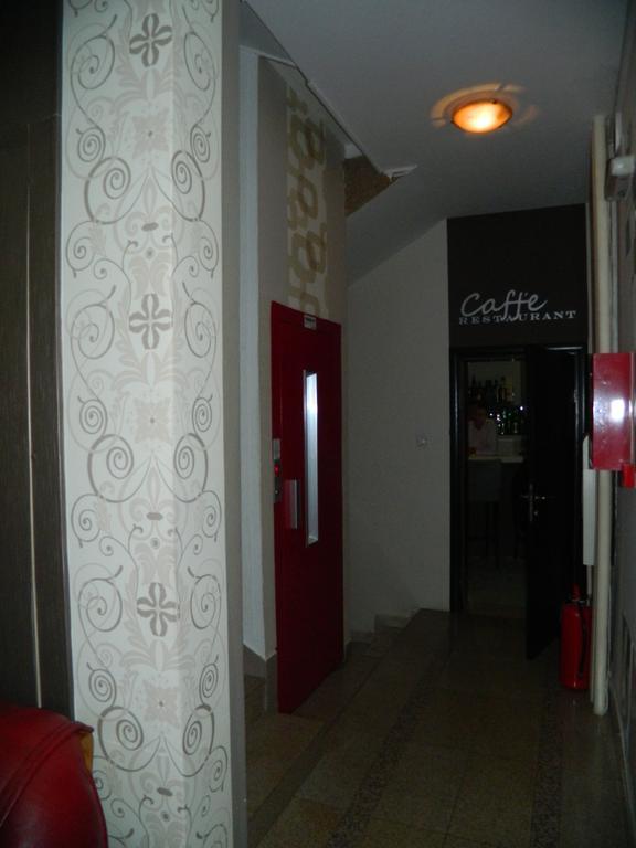 Garni Hotel Rile Men นิส ภายนอก รูปภาพ